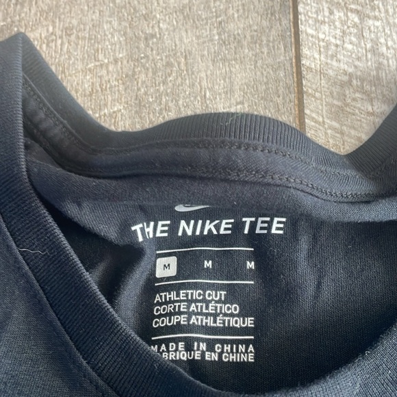 Nike Athletic Cut Logo T-Shirt Size Medium New With Tags - Picture 4 of 6